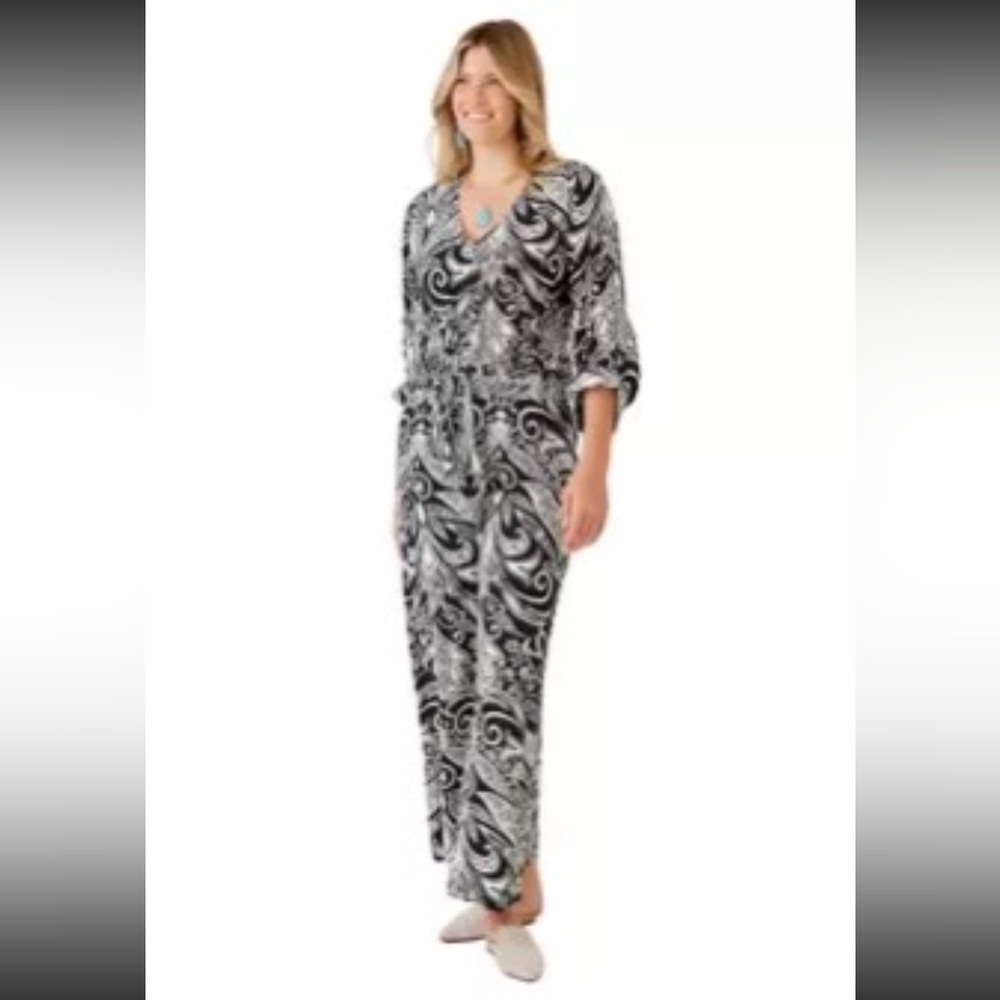 Black and White two piece pants and top set